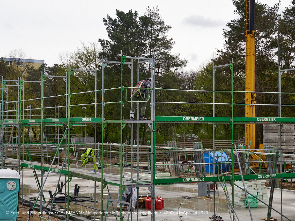 24.04.2023 - Baustelle am Haus für Kinder in der Quiddestraße in Neuperlach